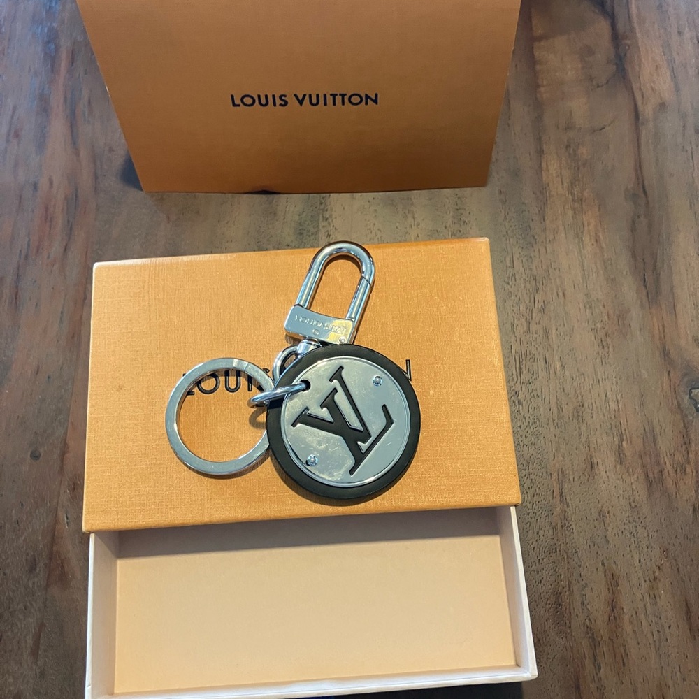 Louis Vuitton Black and Silver Key Holder or purse charm NWOT - Picture 6 of 8
